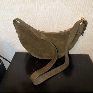 Women's The Essential Sling Crossbody Bag